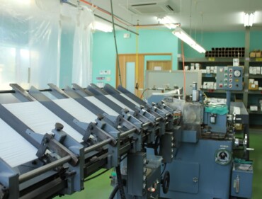 Centerless processing machine